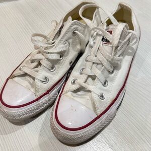Converse White Chuck Taylor Sneakers Classic Design